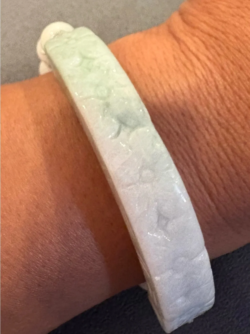 Light Green Carved Jade Bangle Bracelet